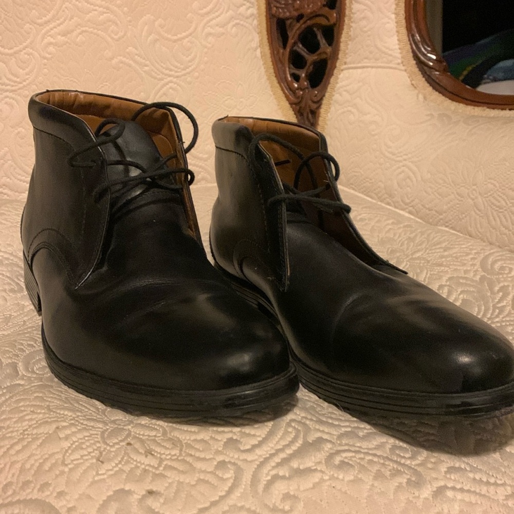 Collection by Clark extreme comfort men’s black leather boots size 10.5 D.